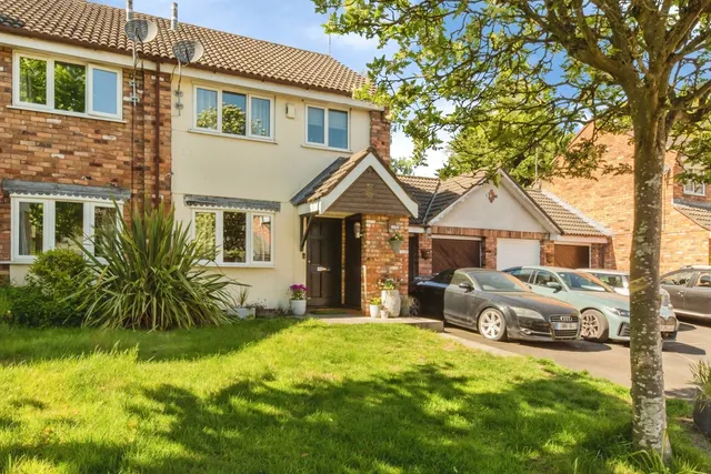Photo 2 — Pevensey Drive, WA16