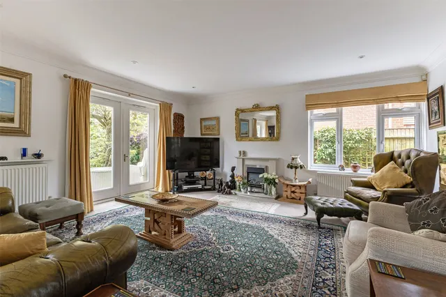 Conference Place, Lymington, SO41, photo 2