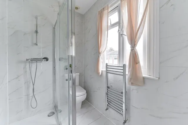Photo 3 — 10 Deanfield Gardens, Hurst Road, Croydon