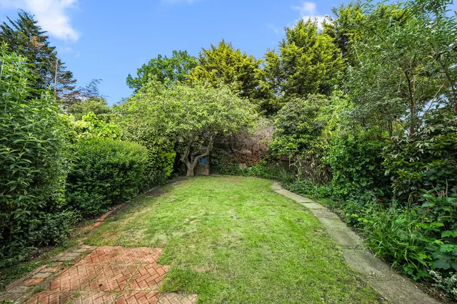 Photo 2 — Conquest Road, Addlestone KT15 1SN