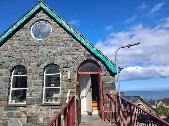 Bangor Road, Penmaenmawr, Conwy, LL34 6LE, photo 1