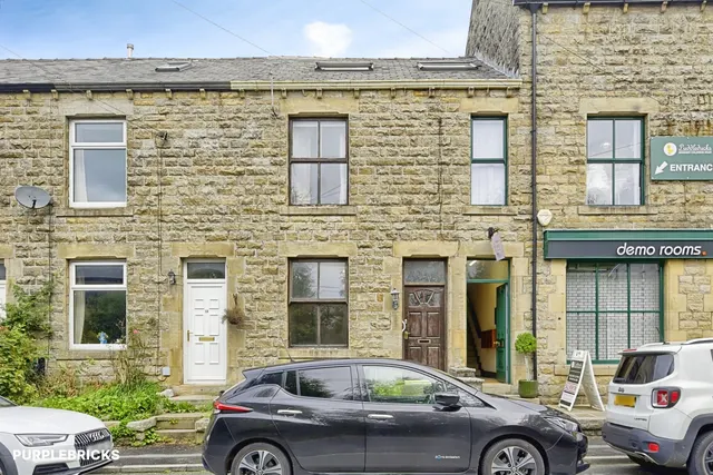 Sam Road, Oldham, OL3, photo 1