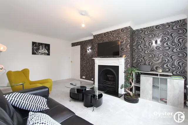 Hollygrove, Bushey, WD23, photo 2
