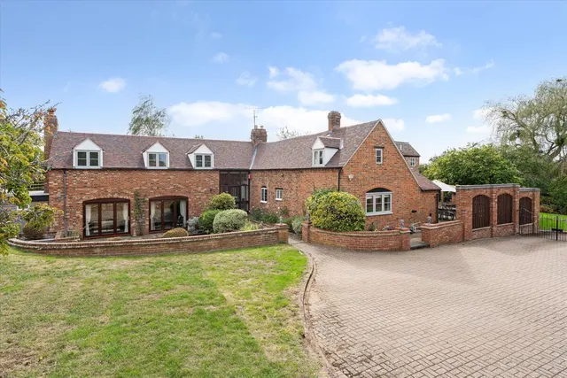 The Leigh, Gloucester, GL19, photo 1