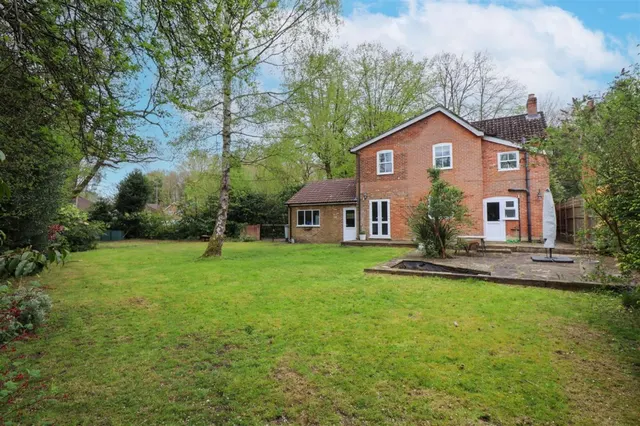 Aldershot Road, Fleet, photo 2