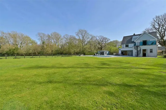 Ascot Road, Holyport, Maidenhead, Berkshire, SL6 2HY, photo 1