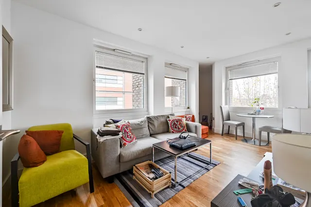 Photo 2 — Flat 84, Riverdale House, 68 Molesworth Street, London