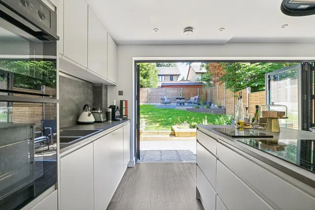 The Brambles, Oaklands, AL6, photo 3