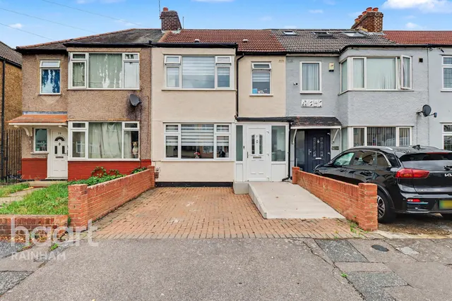 Grove Park Road, Rainham, RM13, photo 1