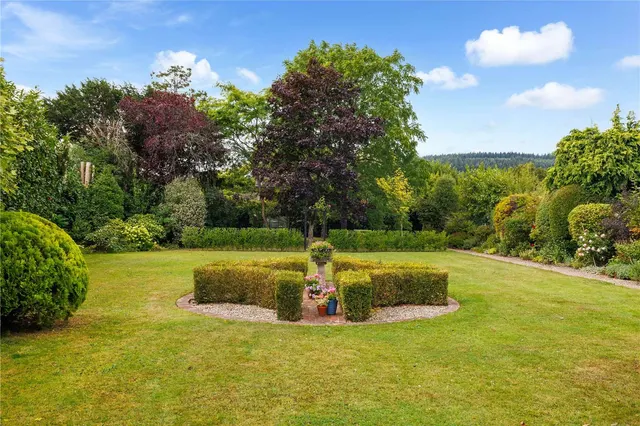 Horsham Road, Holmwood, RH5, photo 2
