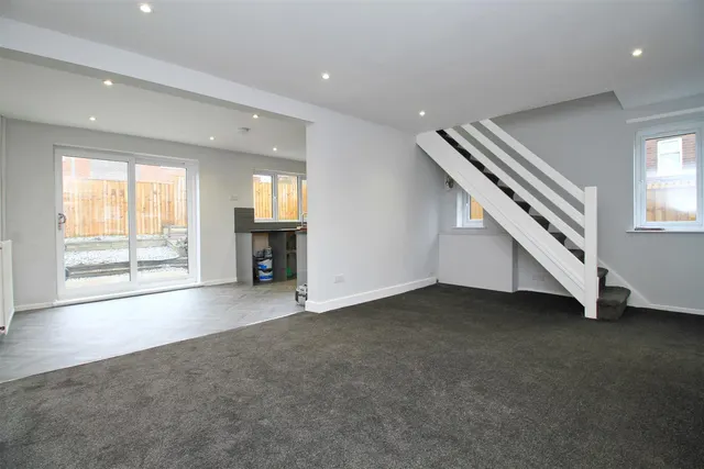 Hazelhurst Road, Ashton-Under-Lyne, photo 3