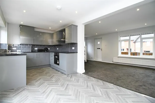 Hazelhurst Road, Ashton-Under-Lyne, photo 2