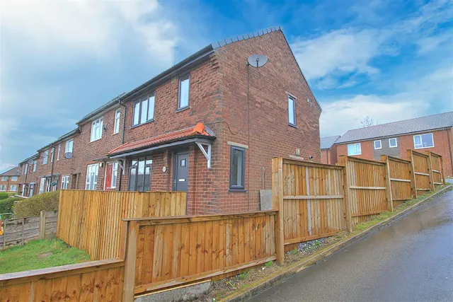 Hazelhurst Road, Ashton-Under-Lyne, photo 1