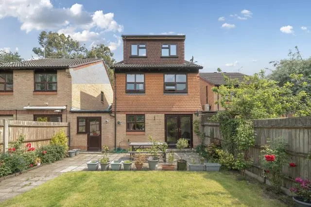 Merrivale Gardens, Woking, GU21, photo 1