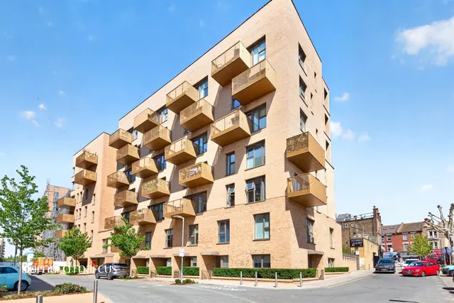 Perryfield Way, London, photo 1