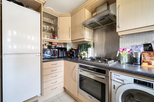 Photo 3 — Songbird Close, Shinfield, Reading, Berkshire, RG2 9AB
