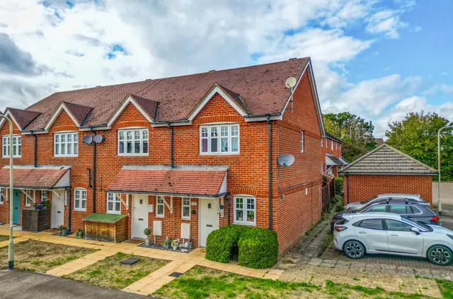 Songbird Close, Shinfield, Reading, Berkshire, RG2 9AB, photo 1