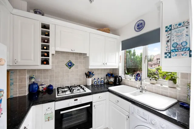 Falklands Drive, Horsham, RH13, photo 2