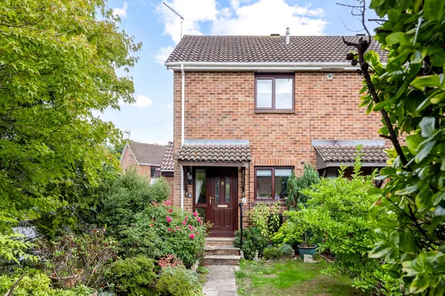 Falklands Drive, Horsham, RH13, photo 1