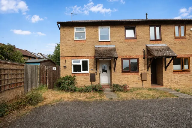 Swan Close, Burton Latimer, NN15, photo 1