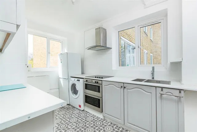 Hayward Gardens, Putney, SW15, photo 1
