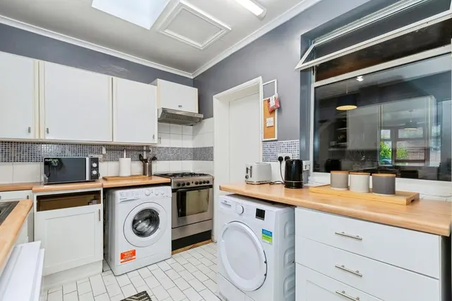 St. Leonards Road, Windsor, SL4, photo 3