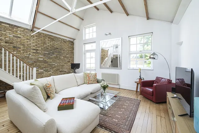 Photo 3 — Welmar Mews London SW4