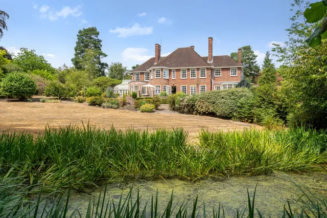 Hatton Hill, Windlesham, GU20, photo 1