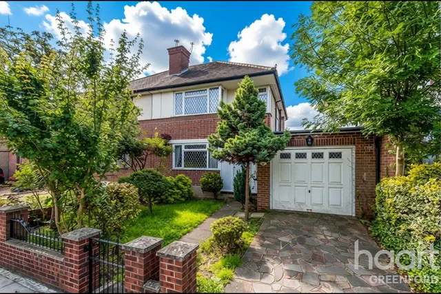 Ferrymead Gardens, Greenford, UB6, photo 1