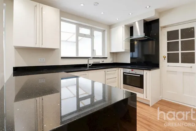Ferrymead Gardens, Greenford, UB6, photo 3