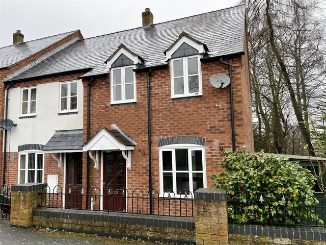 Manor House Close, Montgomery, photo 1
