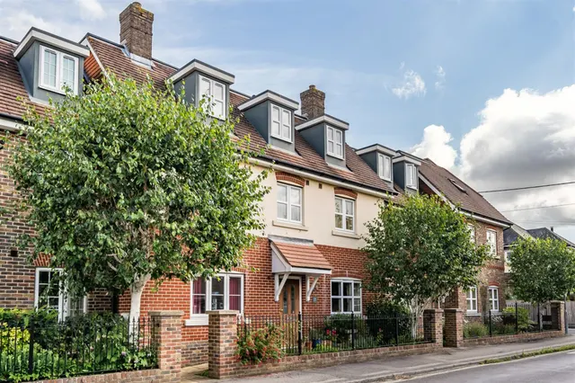 King George Avenue, Town Gate, GU32, photo 1
