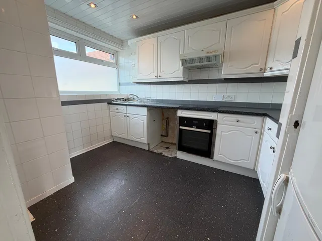 Downfield Road, EN8, photo 3