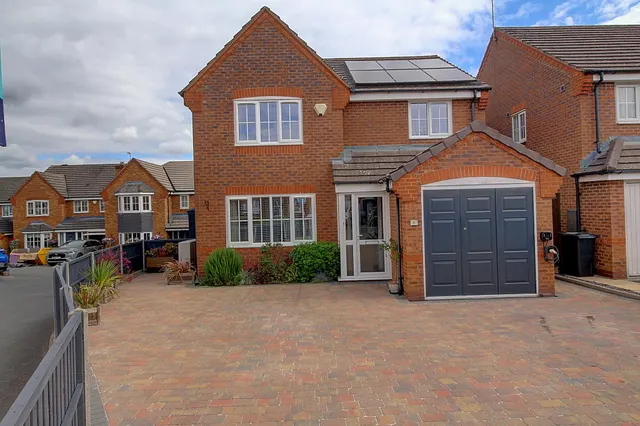 Coombe Drive, Nuneaton, CV10, photo 1