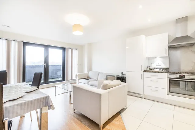 Newman Close, Willesden Green, NW10, photo 1