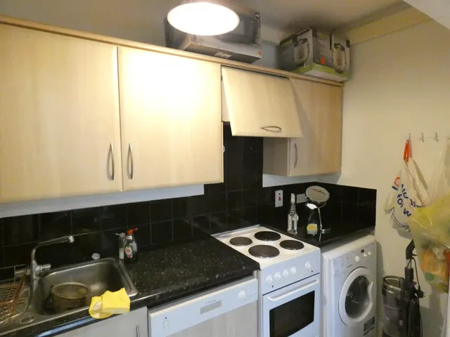 Photo 3 — Gordon Road, Ealing, London, W5 2AL