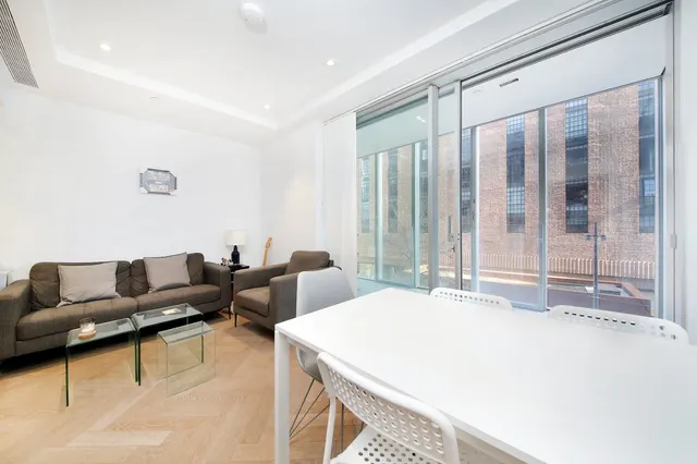 Circus Road West, London, SW11, photo 3