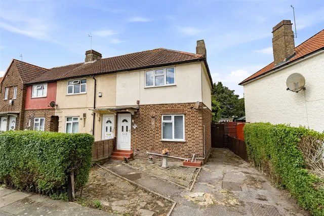 Warburton Road, Twickenham, TW2 6EW, photo 1
