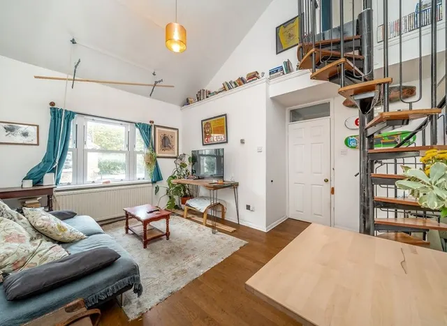Brookfield Road, Hackney, E9, photo 2