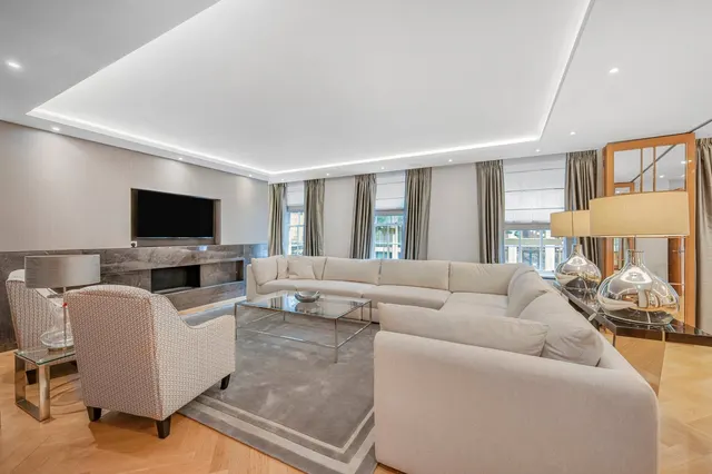 Upper Grosvenor Street, London, W1K, photo 1