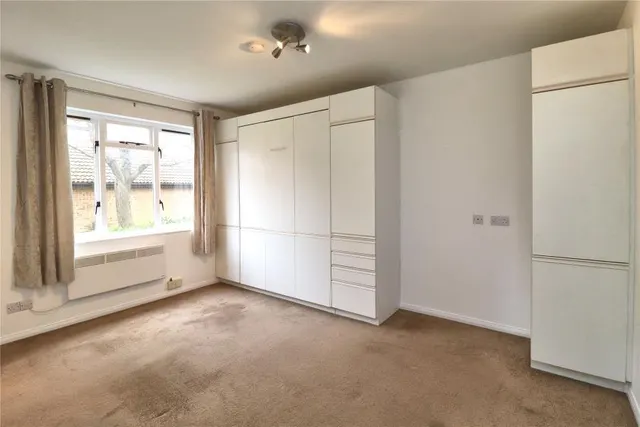 Tintagel Way, Woking, GU22, photo 3