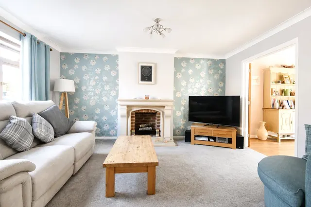 Photo 3 — Mill Close, Sherfield-on-Loddon, Hook, Hampshire, RG27 0AQ