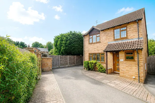 Mill Close, Sherfield-on-Loddon, Hook, Hampshire, RG27 0AQ, photo 1
