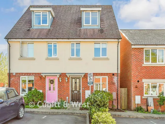Oaklands Avenue, Rowland's Castle, PO9, photo 1