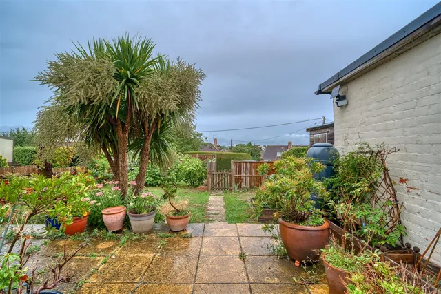 Manston Road, Sturminster Newton, photo 2