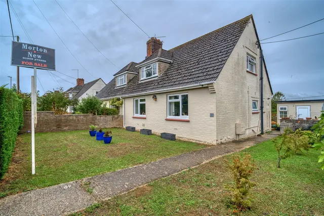Manston Road, Sturminster Newton, photo 1