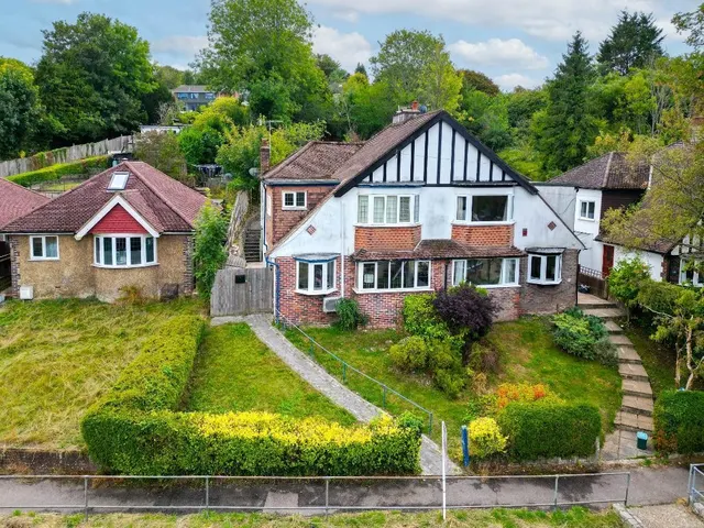 Hillbury Road, Warlingham, photo 1