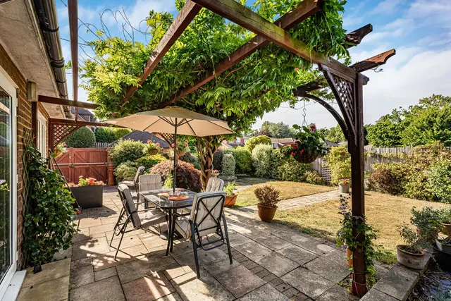 Middle Hill, Egham, TW20, photo 2
