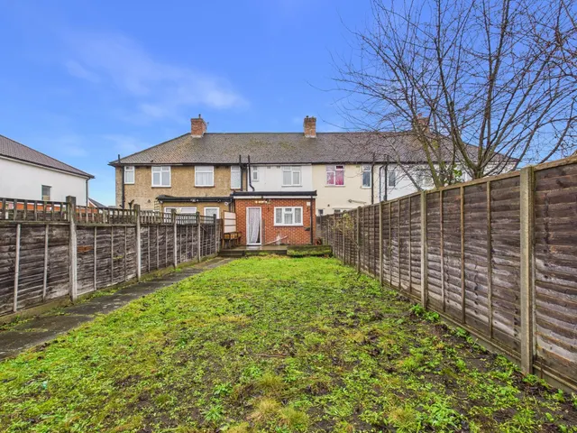 Ravensbourne Avenue, Stanwell, TW19, photo 3
