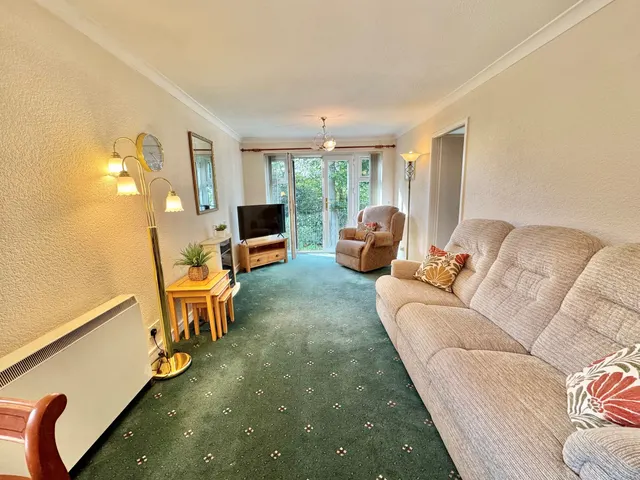 Plumley Close, SK3, photo 2